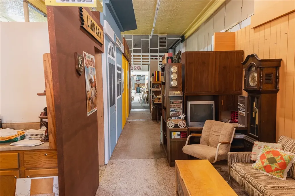 172 N 9th Avenue Forsyth MT 59327