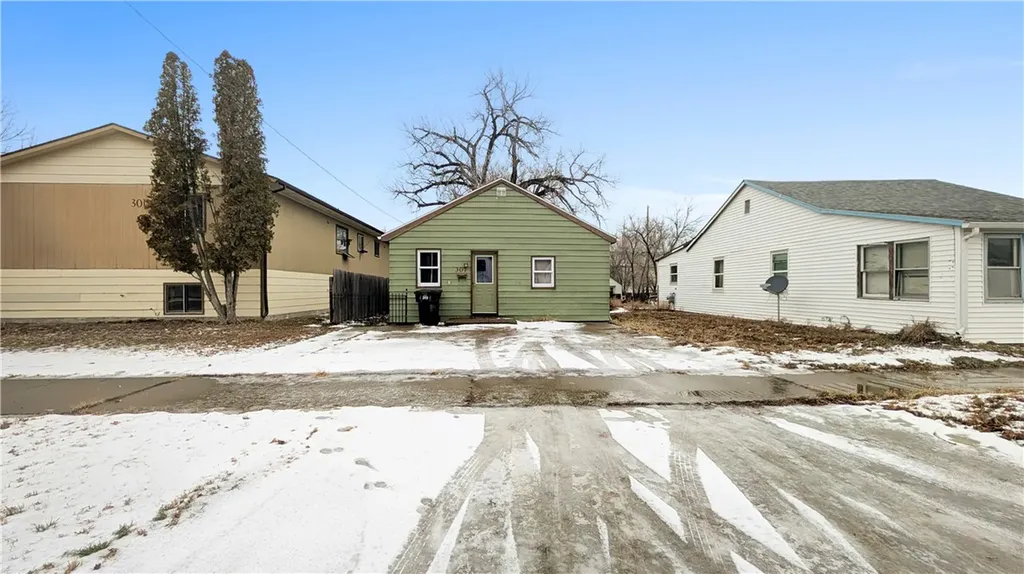 307 N Sargent Avenue Glendive MT 59330
