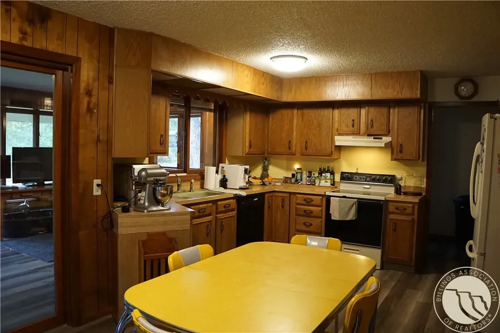 79 Meyers Road Columbus MT 59019