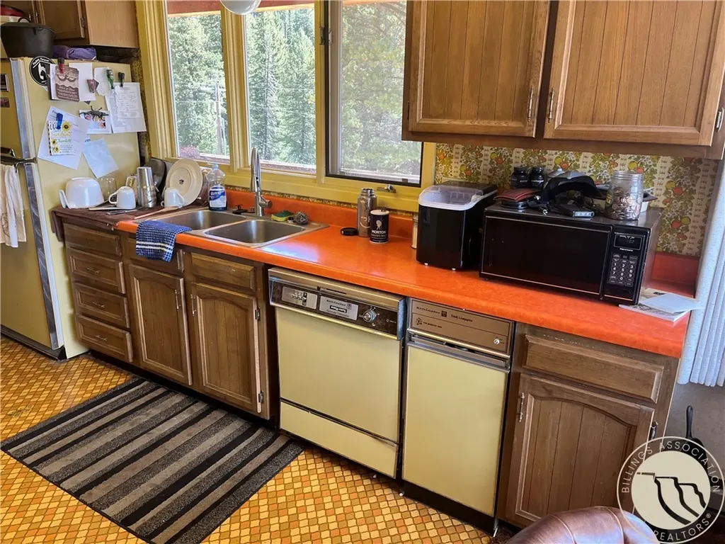 302 Main Street E Cooke City MT 59020
