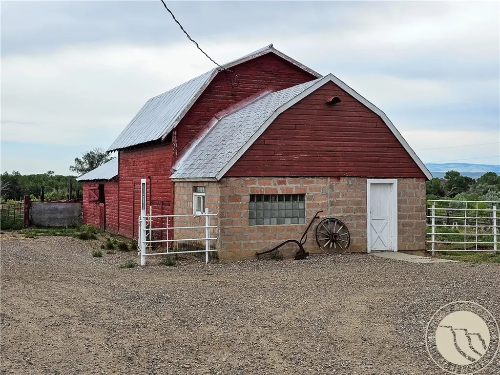 9786 Us Highway 212 Joliet MT 59041