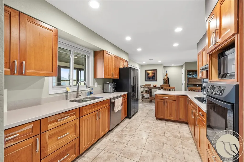 11698 Highway 313 Hardin MT 59034