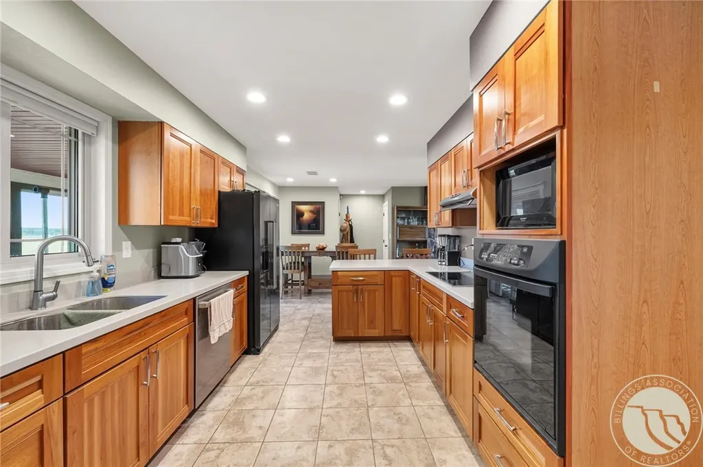 11698 Highway 313 Hardin MT 59034