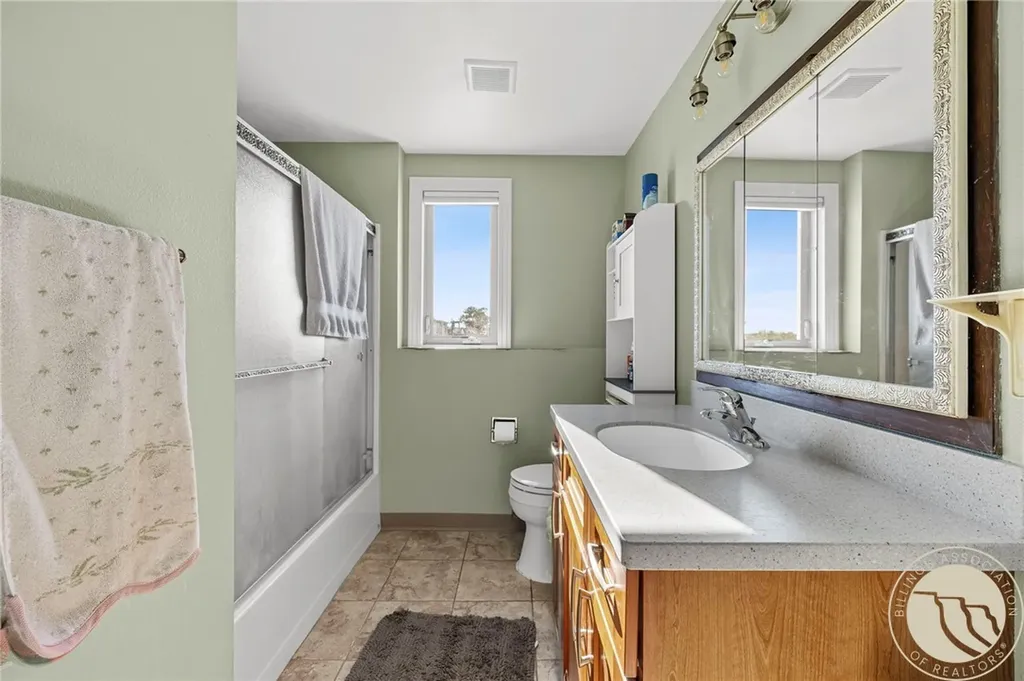 11698 Highway 313 Hardin MT 59034
