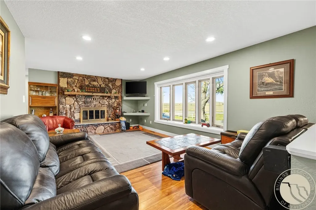 11698 Highway 313 Hardin MT 59034