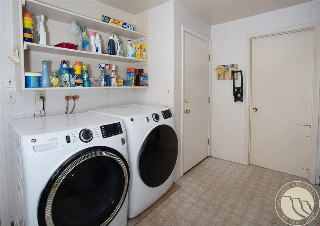 701 1st W Hardin MT 59034