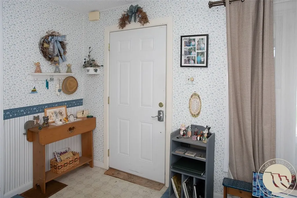 701 1st W Hardin MT 59034