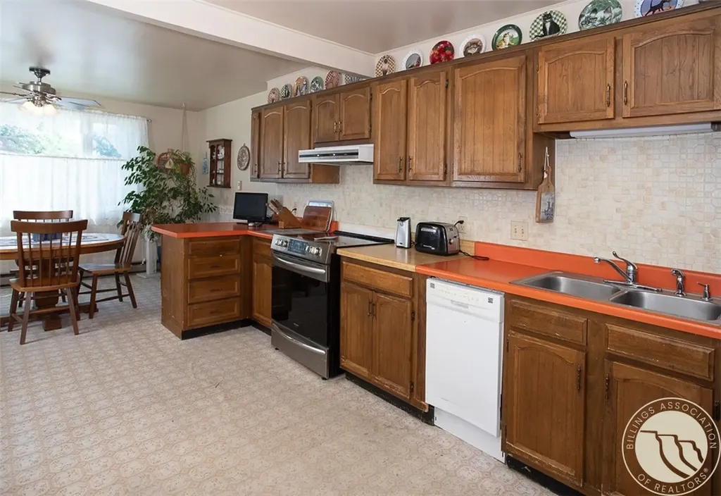 701 1st W Hardin MT 59034
