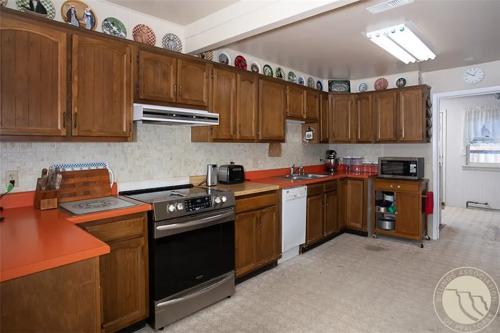 701 1st W Hardin MT 59034