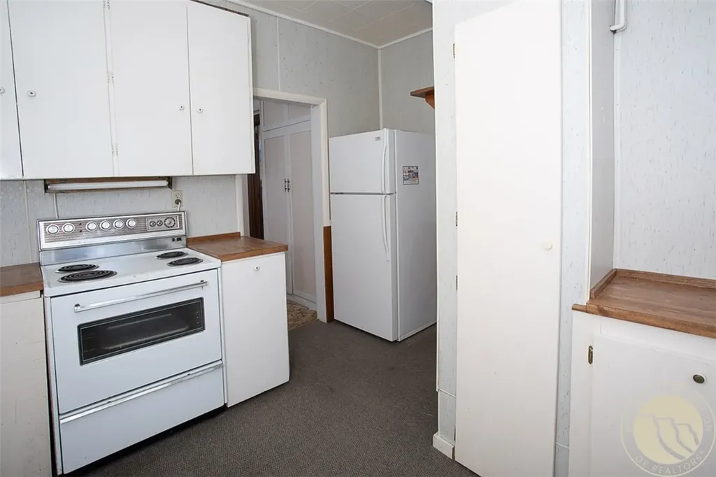 724 N Center Avenue Hardin MT 59034