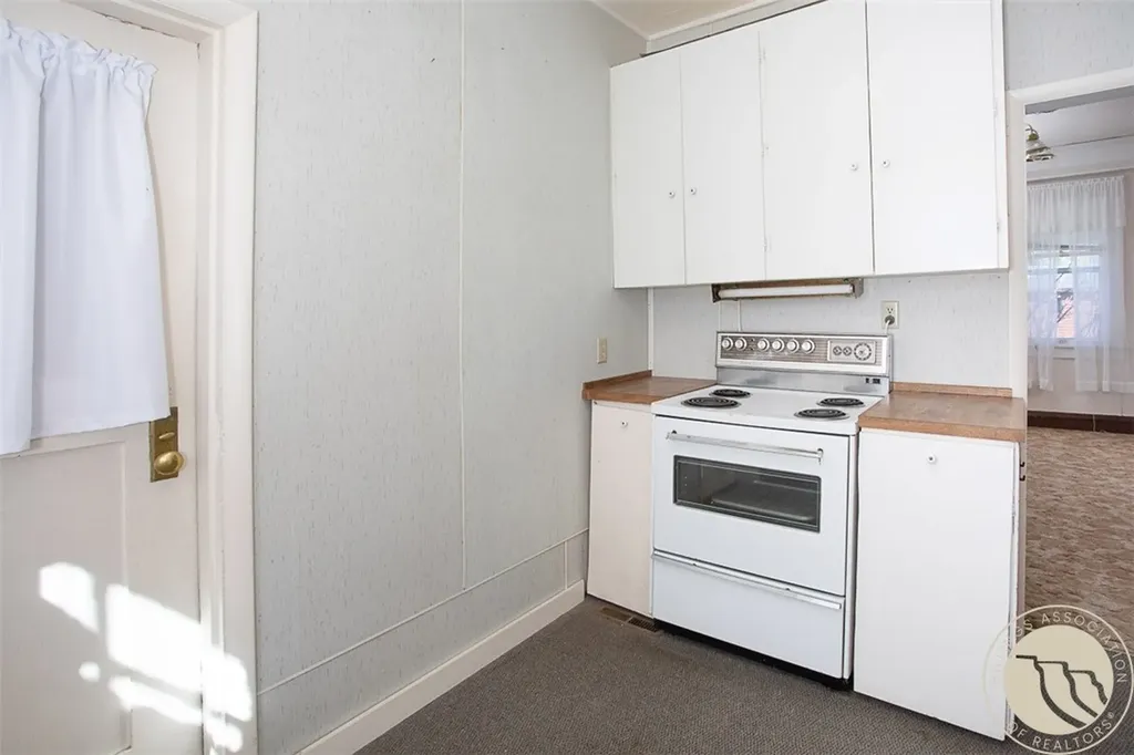 724 N Center Avenue Hardin MT 59034