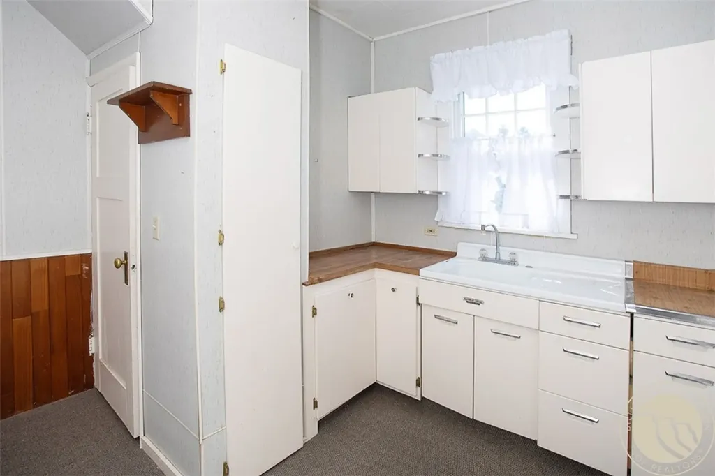 724 N Center Avenue Hardin MT 59034