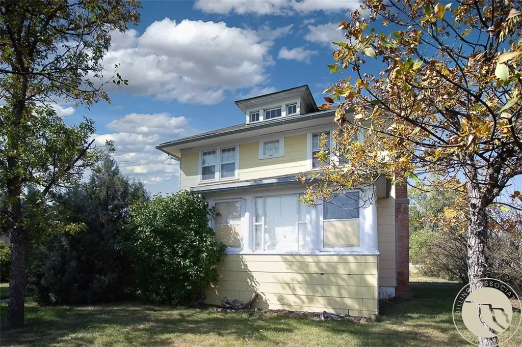 724 N Center Avenue Hardin MT 59034