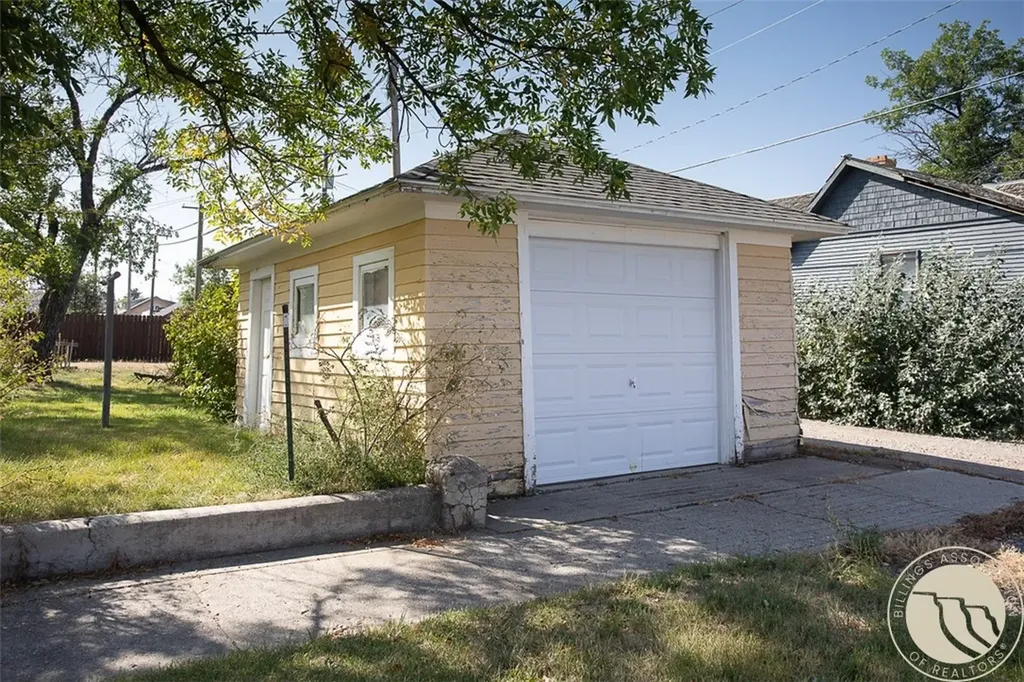 724 N Center Avenue Hardin MT 59034