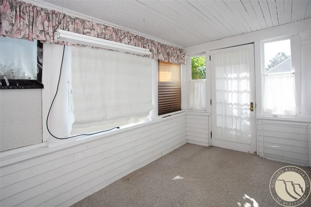 724 N Center Avenue Hardin MT 59034