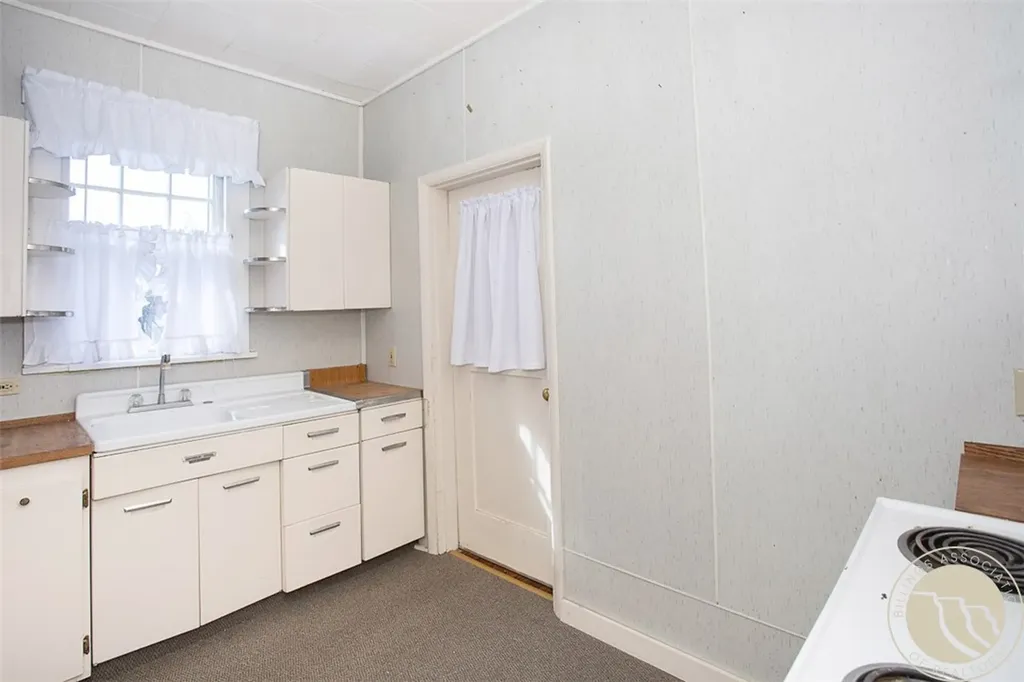 724 N Center Avenue Hardin MT 59034