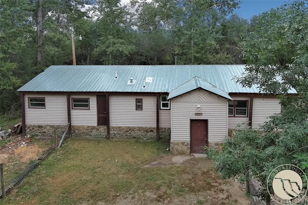 17 Spencer Road Roberts MT 59070