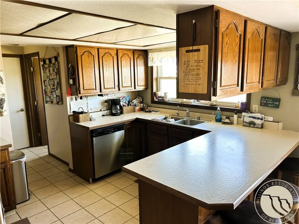 1144 Sugar Factory Road Hardin MT 59034
