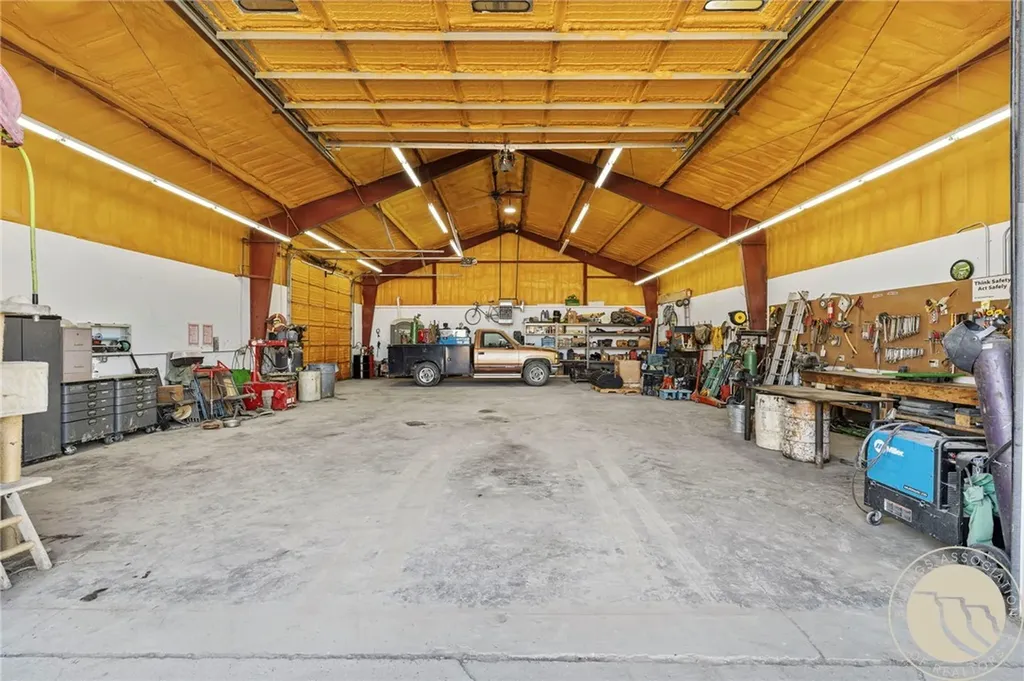 11698 Highway 313 Hardin MT 59034