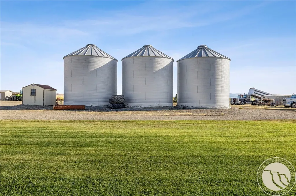 11698 Highway 313 Hardin MT 59034