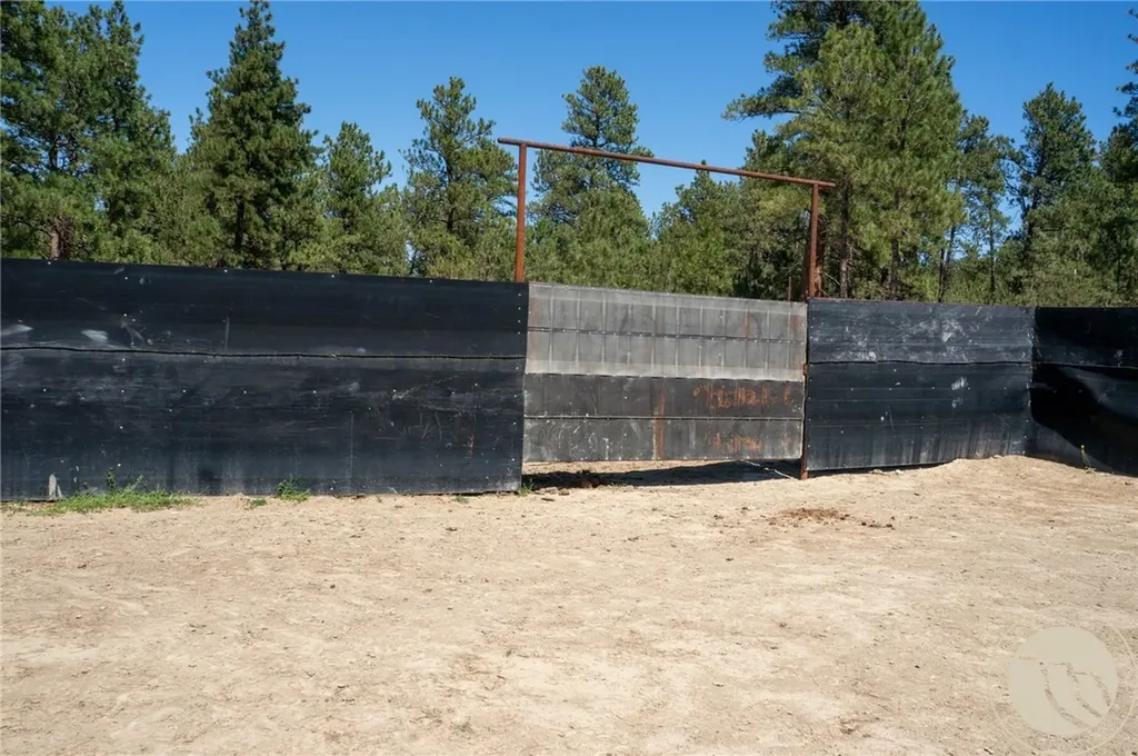 448 W Parrot Creek Roundup MT 59072