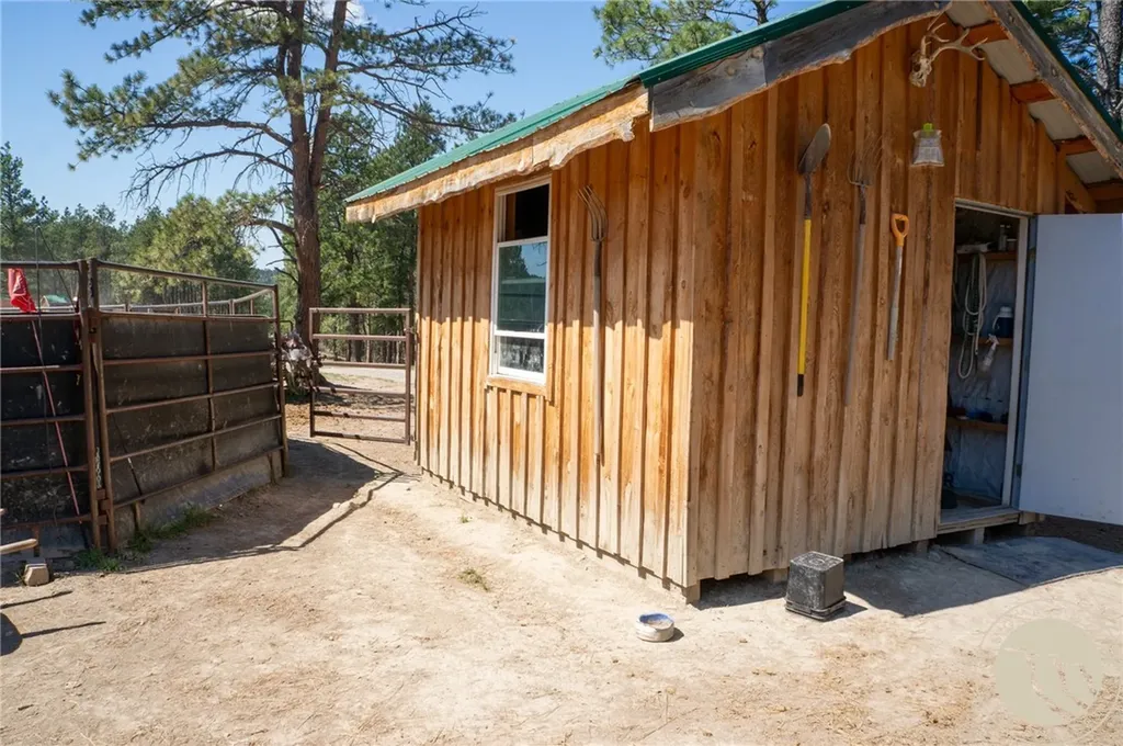 448 W Parrot Creek Roundup MT 59072