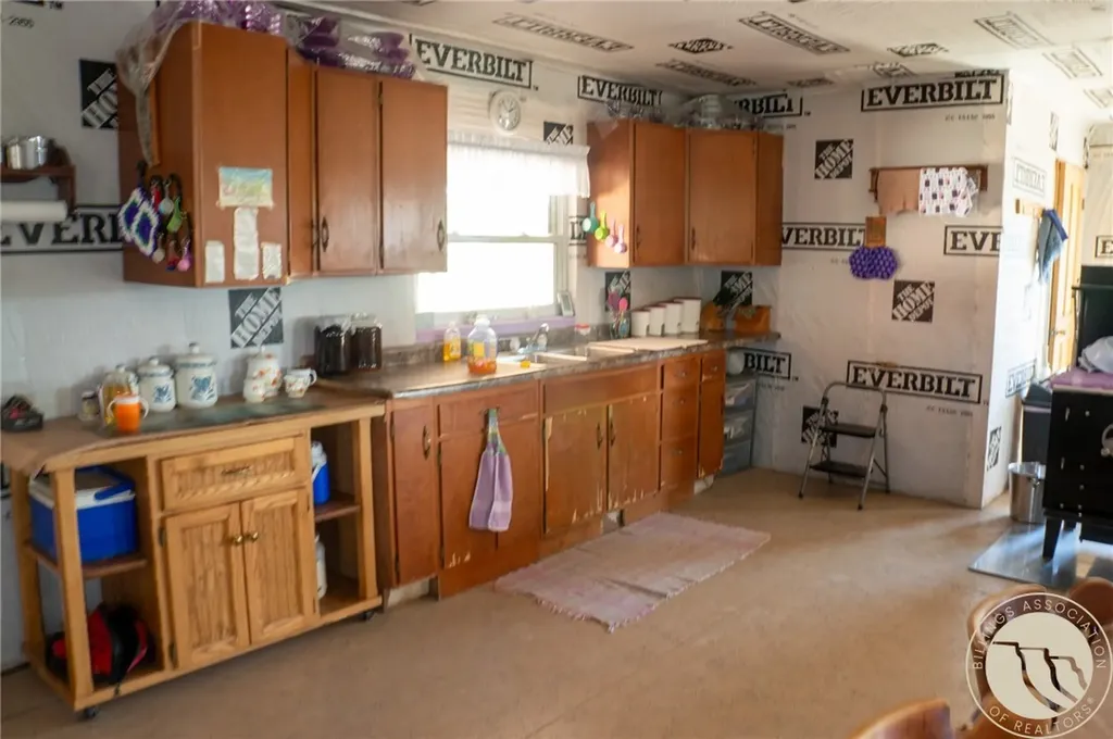 448 W Parrot Creek Roundup MT 59072