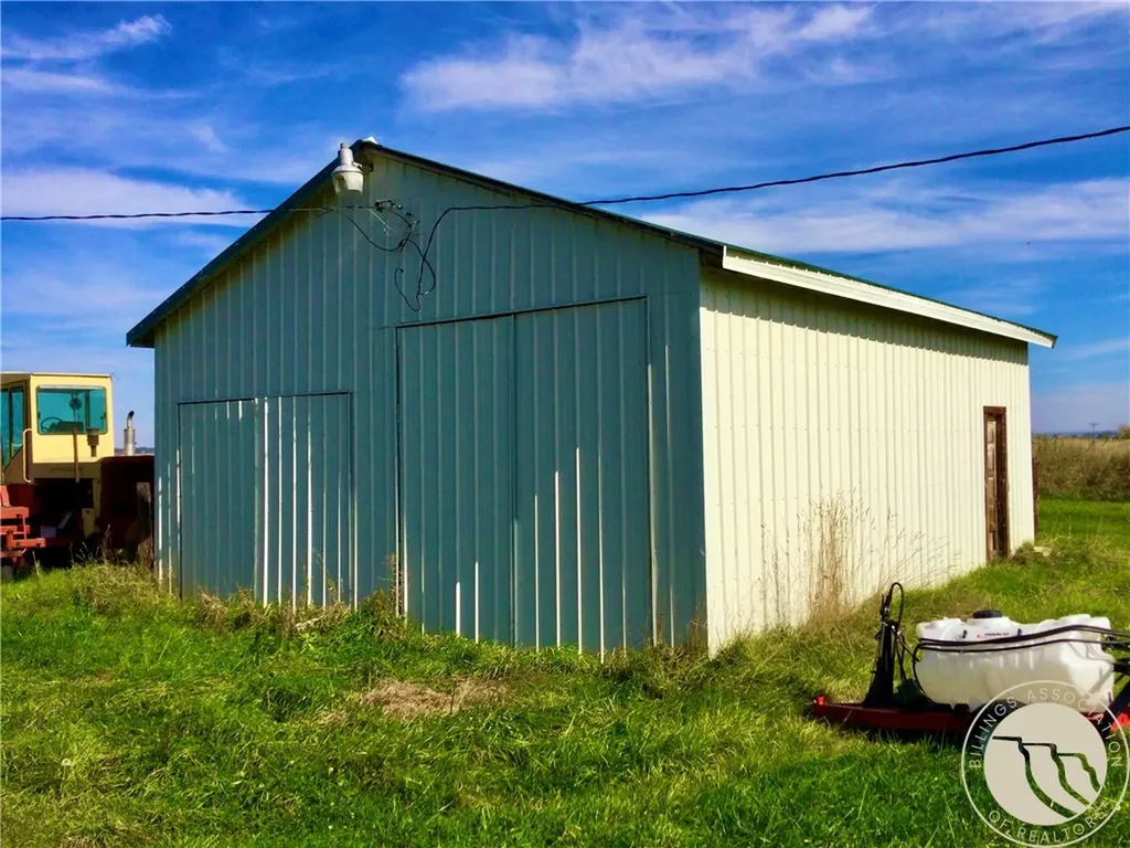 2408 E I Ballantine MT 59006