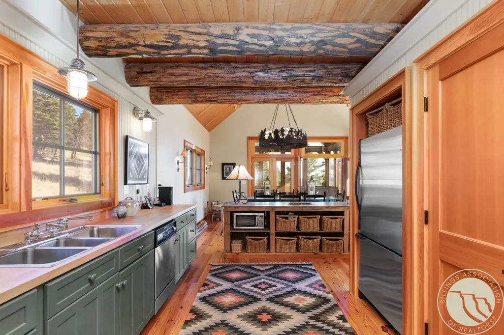 7 Eagle Trail Fishtail MT 59028