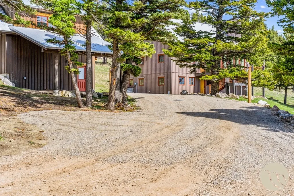 7 Eagle Trail Fishtail MT 59028
