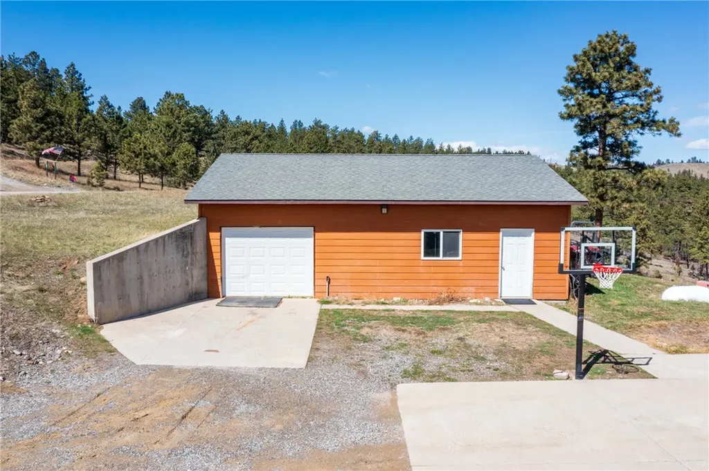 304 Pine Crest Road Columbus MT 59019