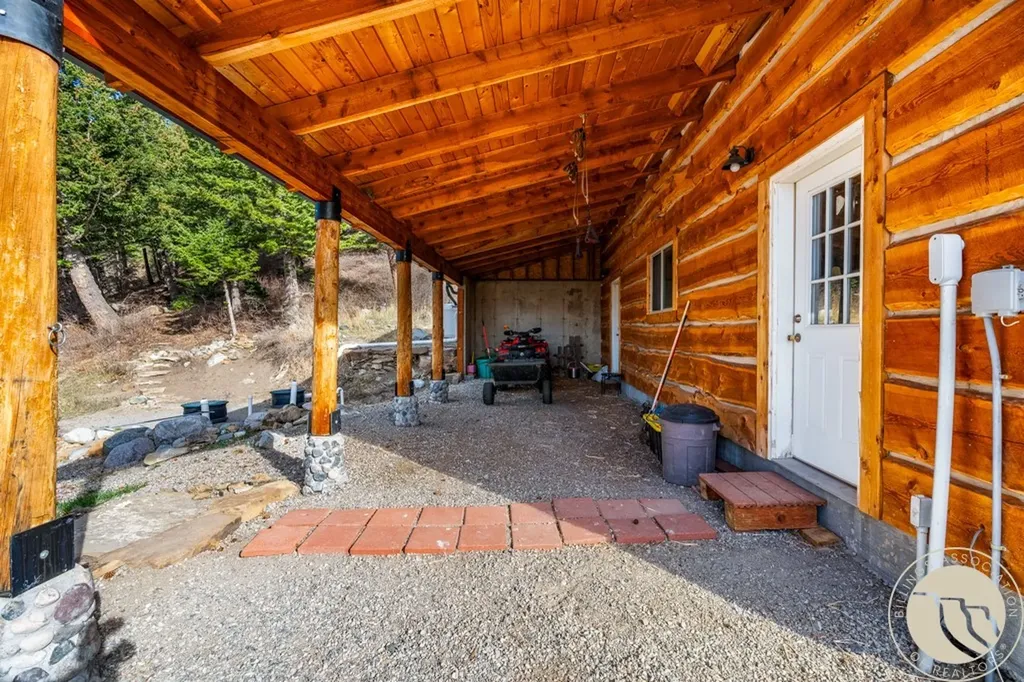 23 Cheyenne Trail Nye MT 59061