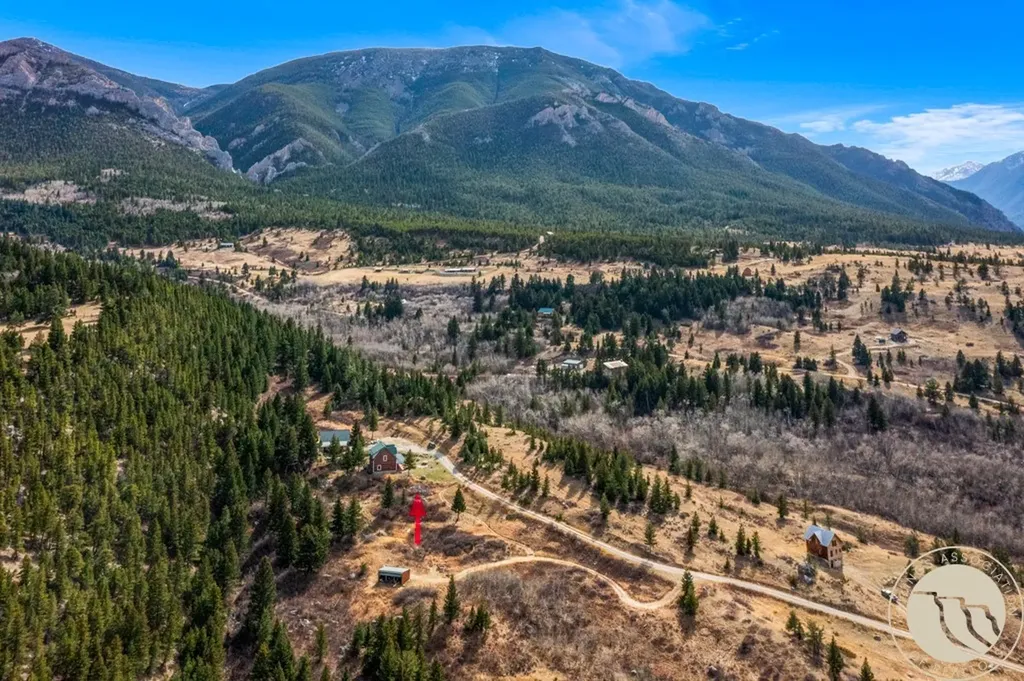 23 Cheyenne Trail Nye MT 59061