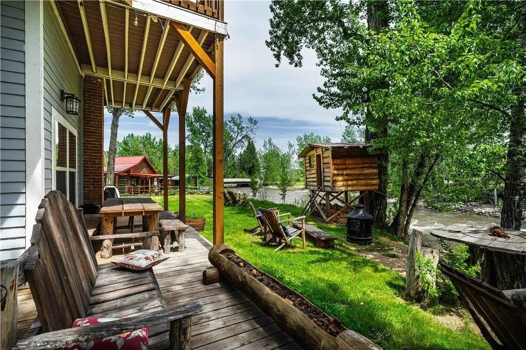21 Rosebud Road Roscoe MT 59071
