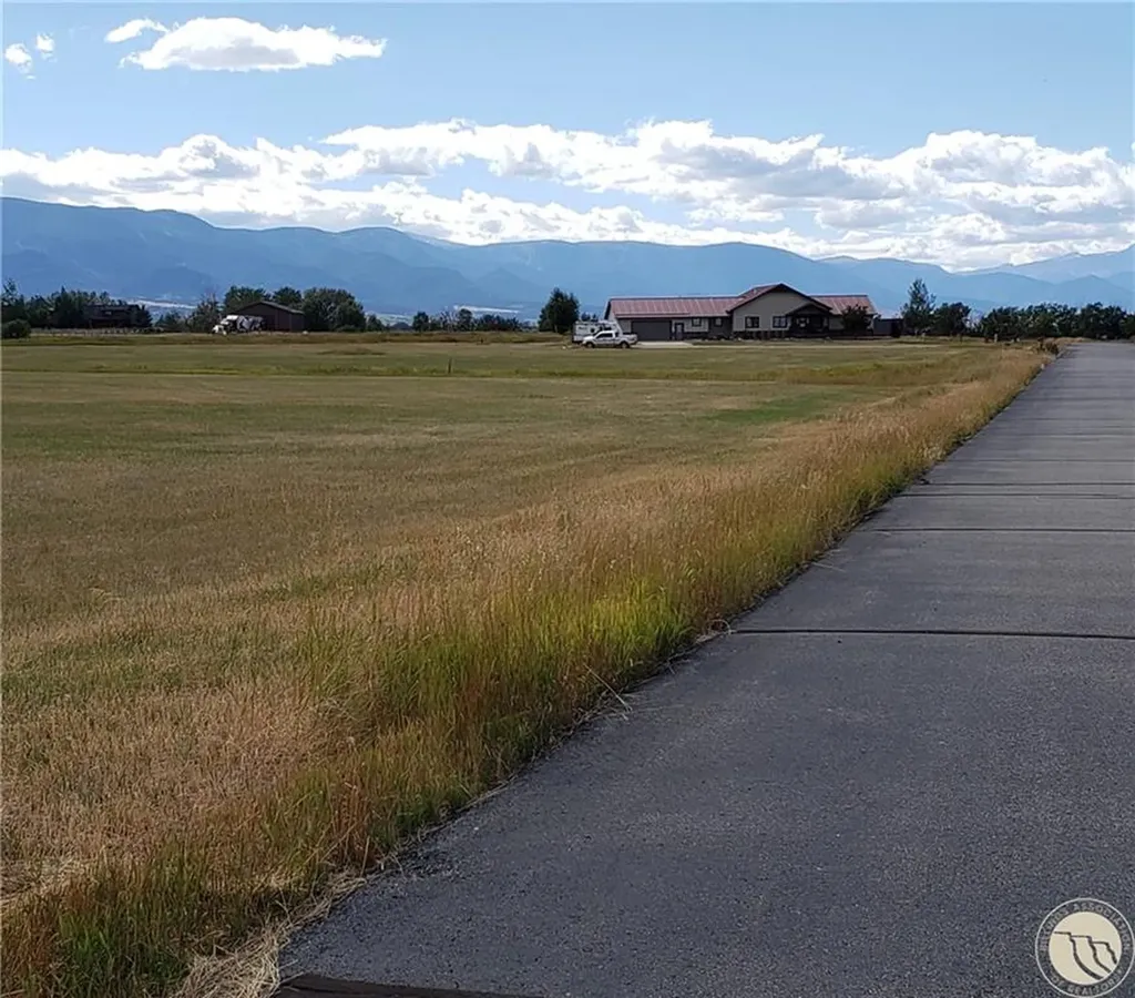 25 Horseshoe Trail Roberts MT 59070