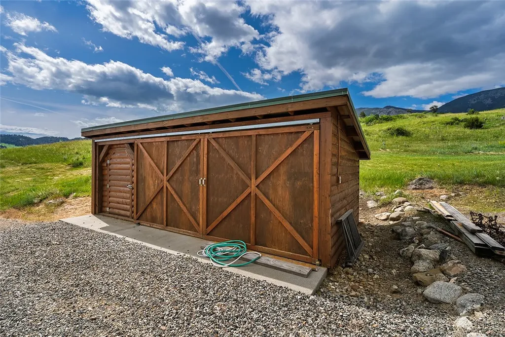 70 Pishkun Road Fishtail MT 59028