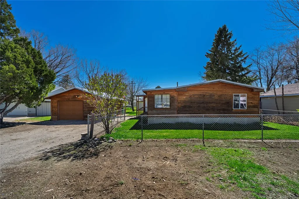 106 1st Avenue SE Park City MT 59063