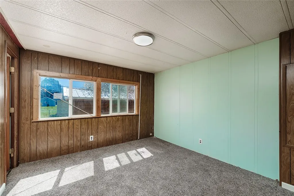 106 1st Avenue SE Park City MT 59063