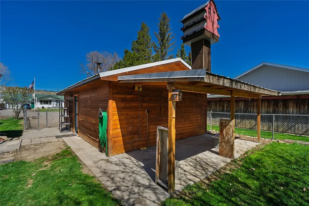 106 1st Avenue SE Park City MT 59063