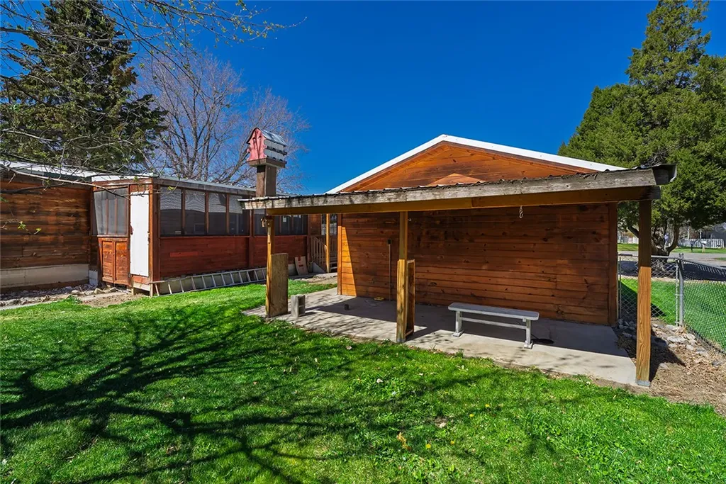 106 1st Avenue SE Park City MT 59063