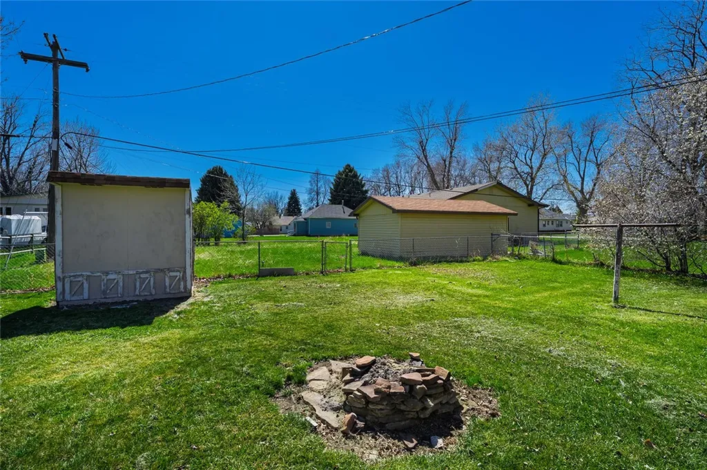 106 1st Avenue SE Park City MT 59063