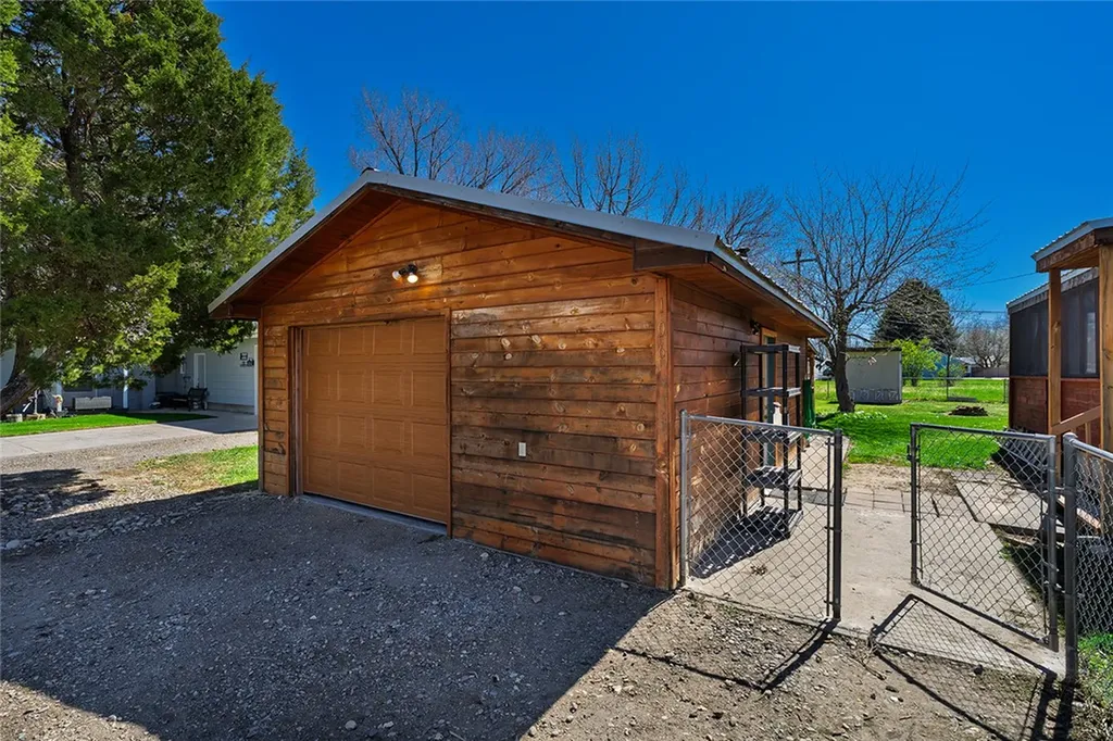 106 1st Avenue SE Park City MT 59063