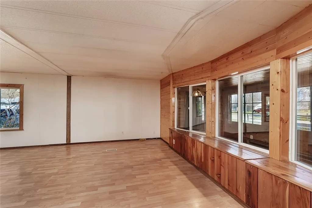 106 1st Avenue SE Park City MT 59063