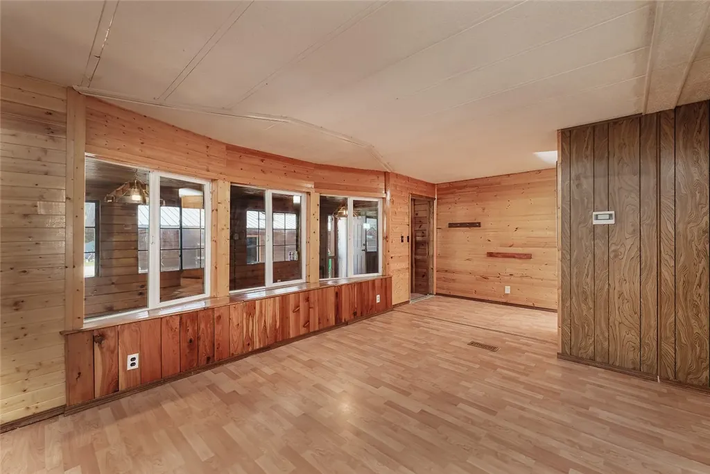 106 1st Avenue SE Park City MT 59063