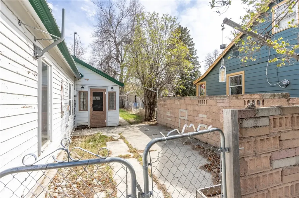 119 S Woodard Avenue Absarokee MT 59001
