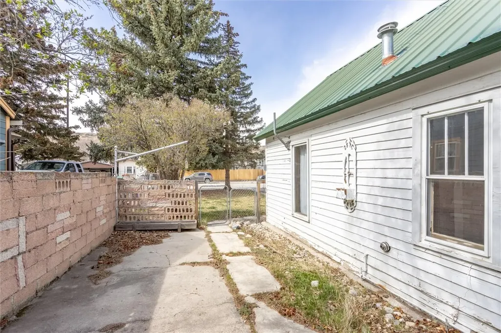 119 S Woodard Avenue Absarokee MT 59001