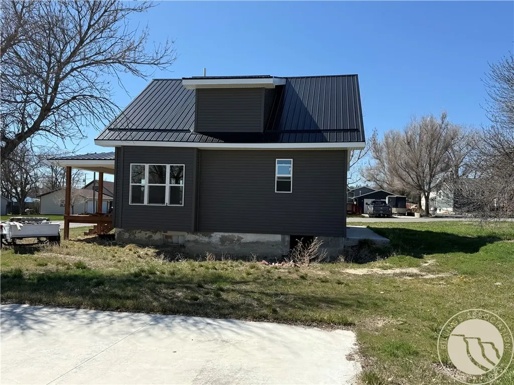 421 9th Avenue W Roundup MT 59072