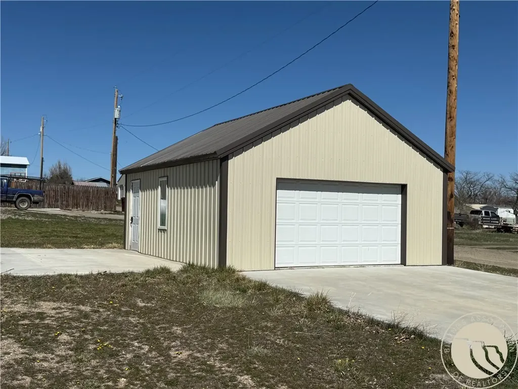 421 9th Avenue W Roundup MT 59072