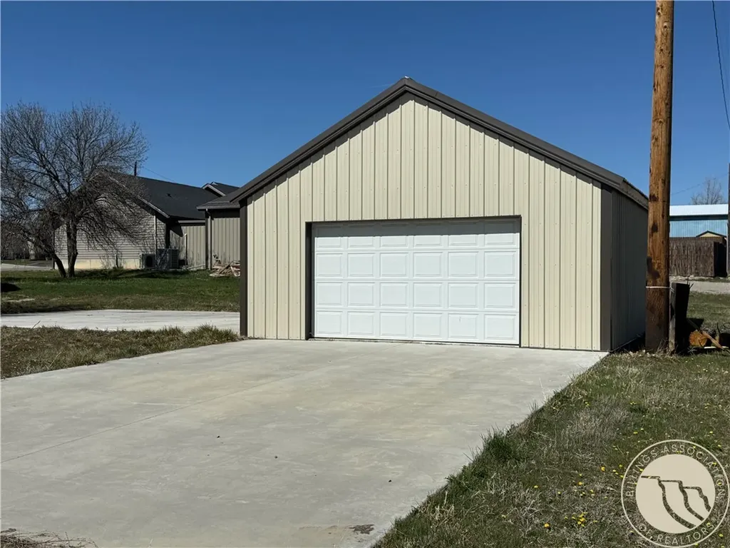 421 9th Avenue W Roundup MT 59072
