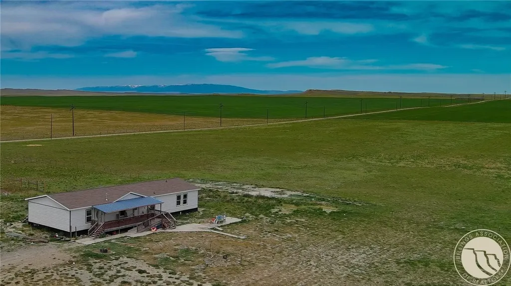 38 Anderson Road Lavina MT 59046